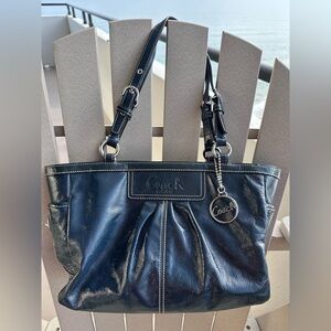 👜 Coach Legacy Midnight Blue Patent Leather Turnlock Tote - Great Condition 💙
